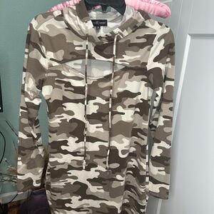 Almost Famous cream and tan camouflage cut-out long sleeve hoodie dress Medium